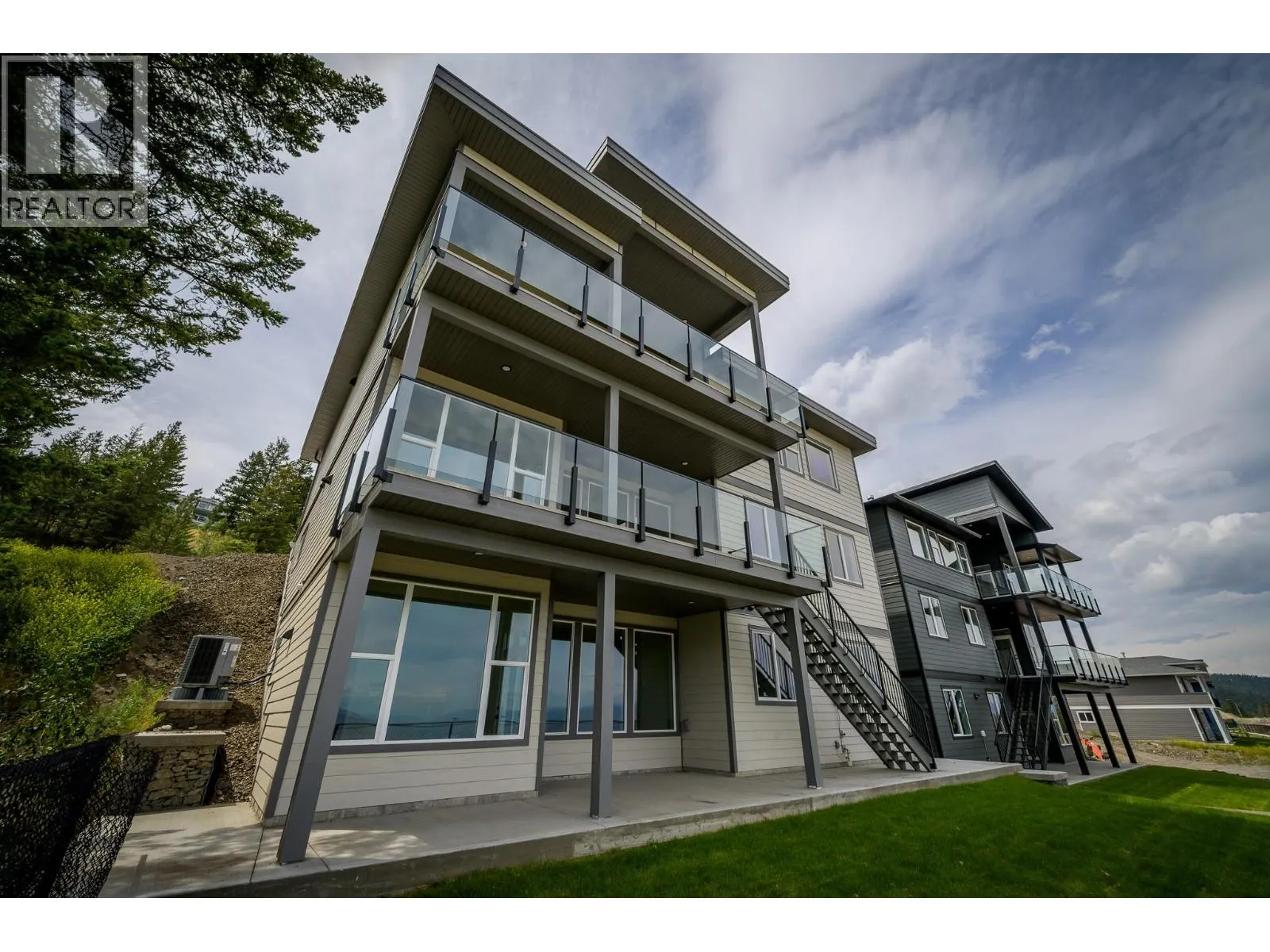 2140 LINFIELD Drive