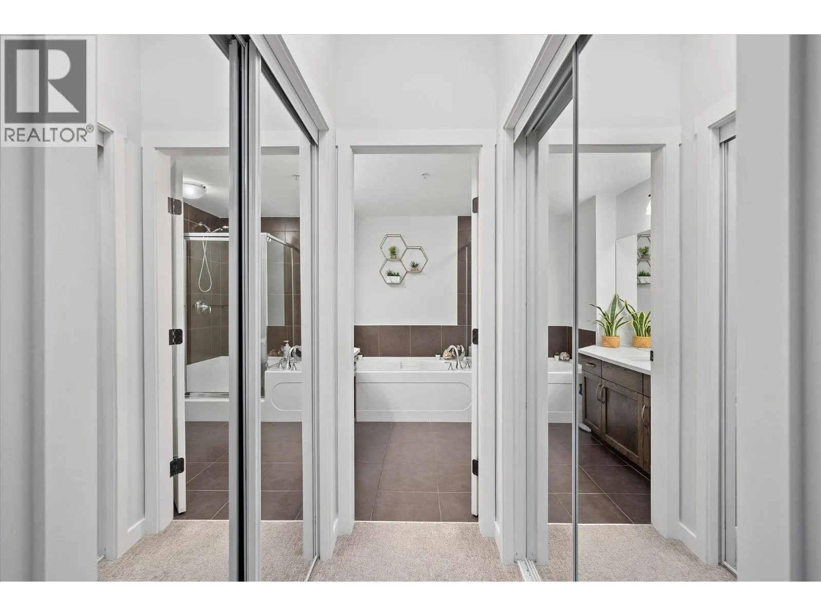 3739 Casorso Road Unit# 103