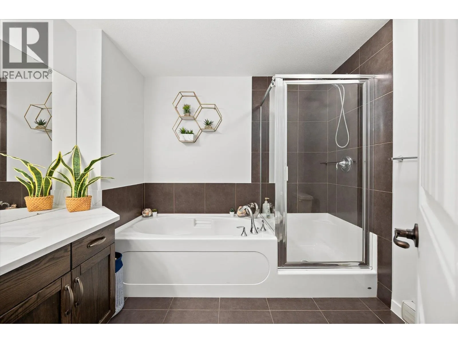 3739 Casorso Road Unit# 103