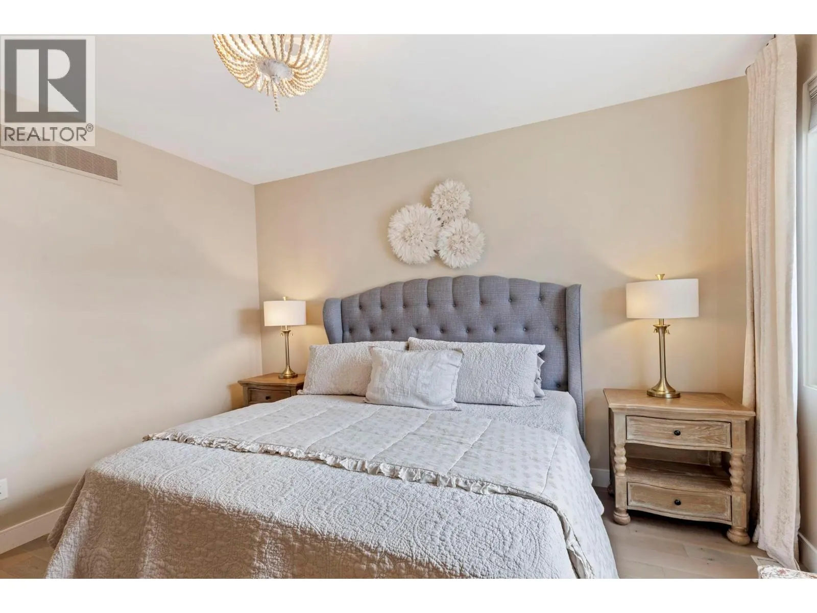 1768 Slateview Crescent