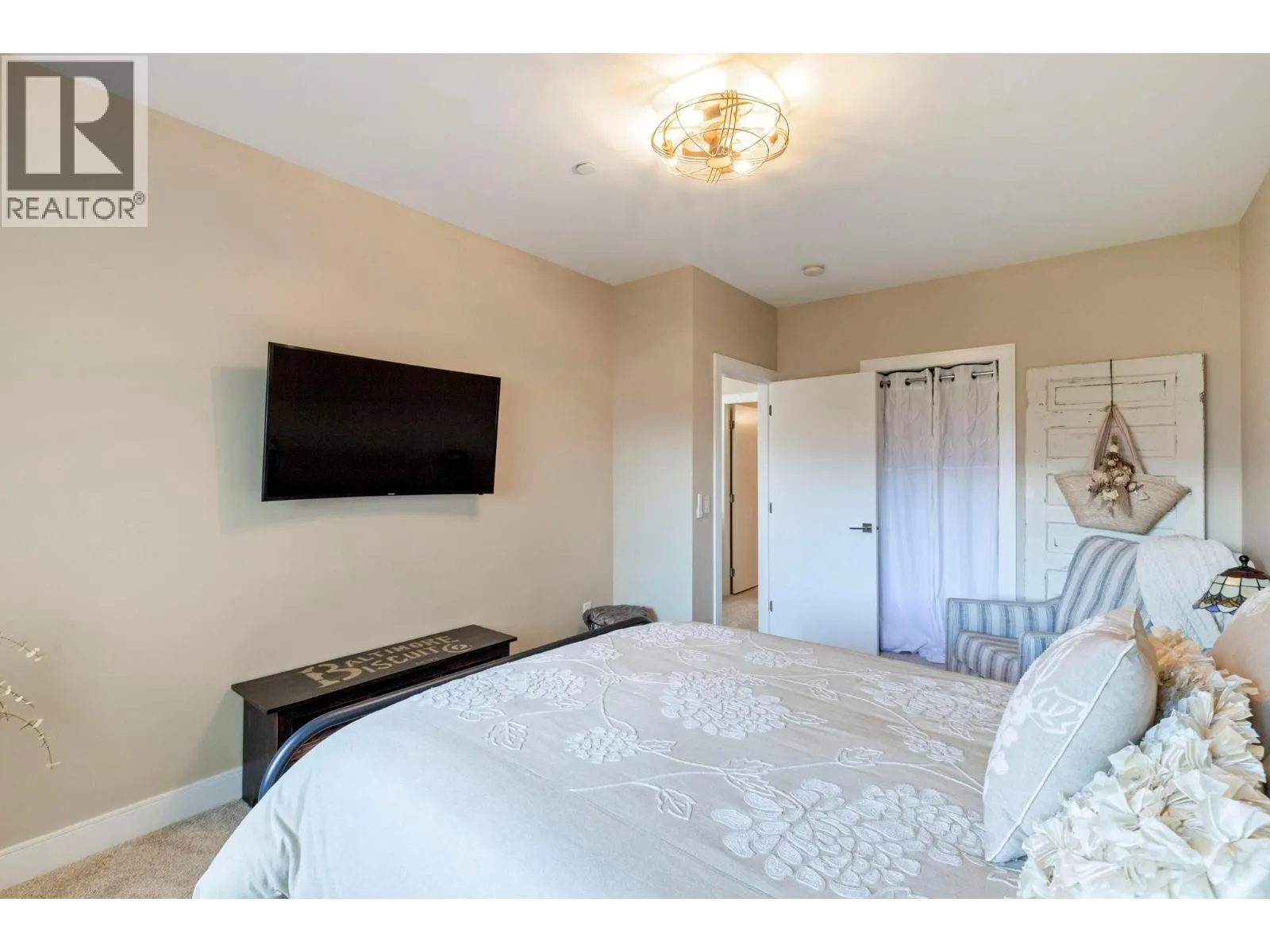 1768 Slateview Crescent