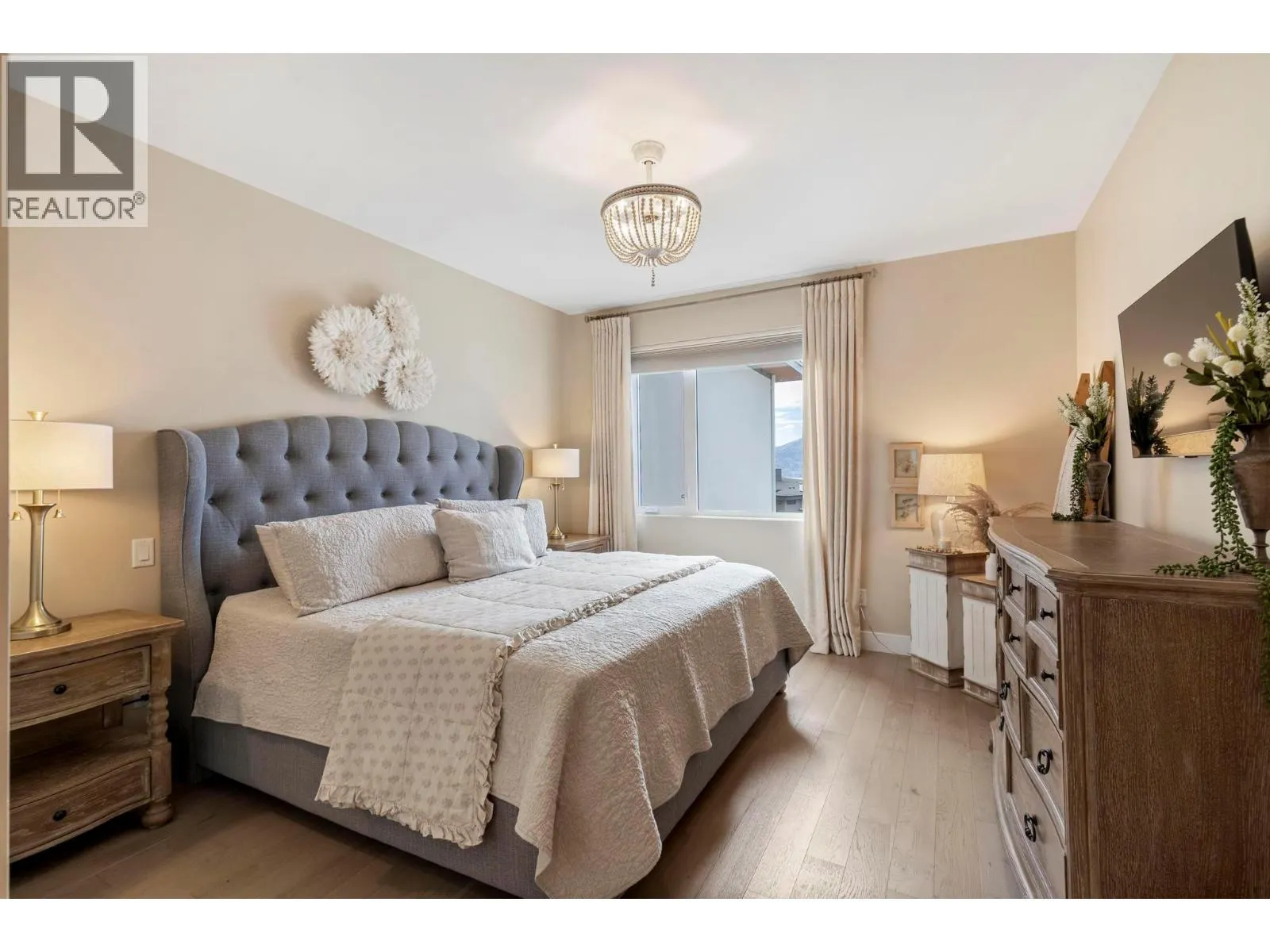 1768 Slateview Crescent