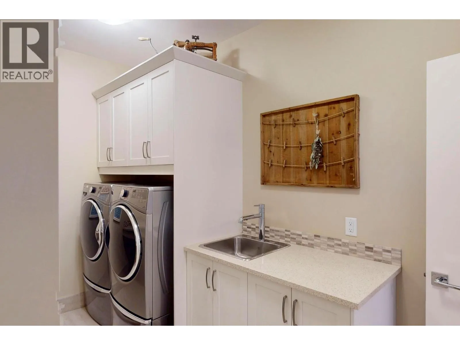 1768 Slateview Crescent