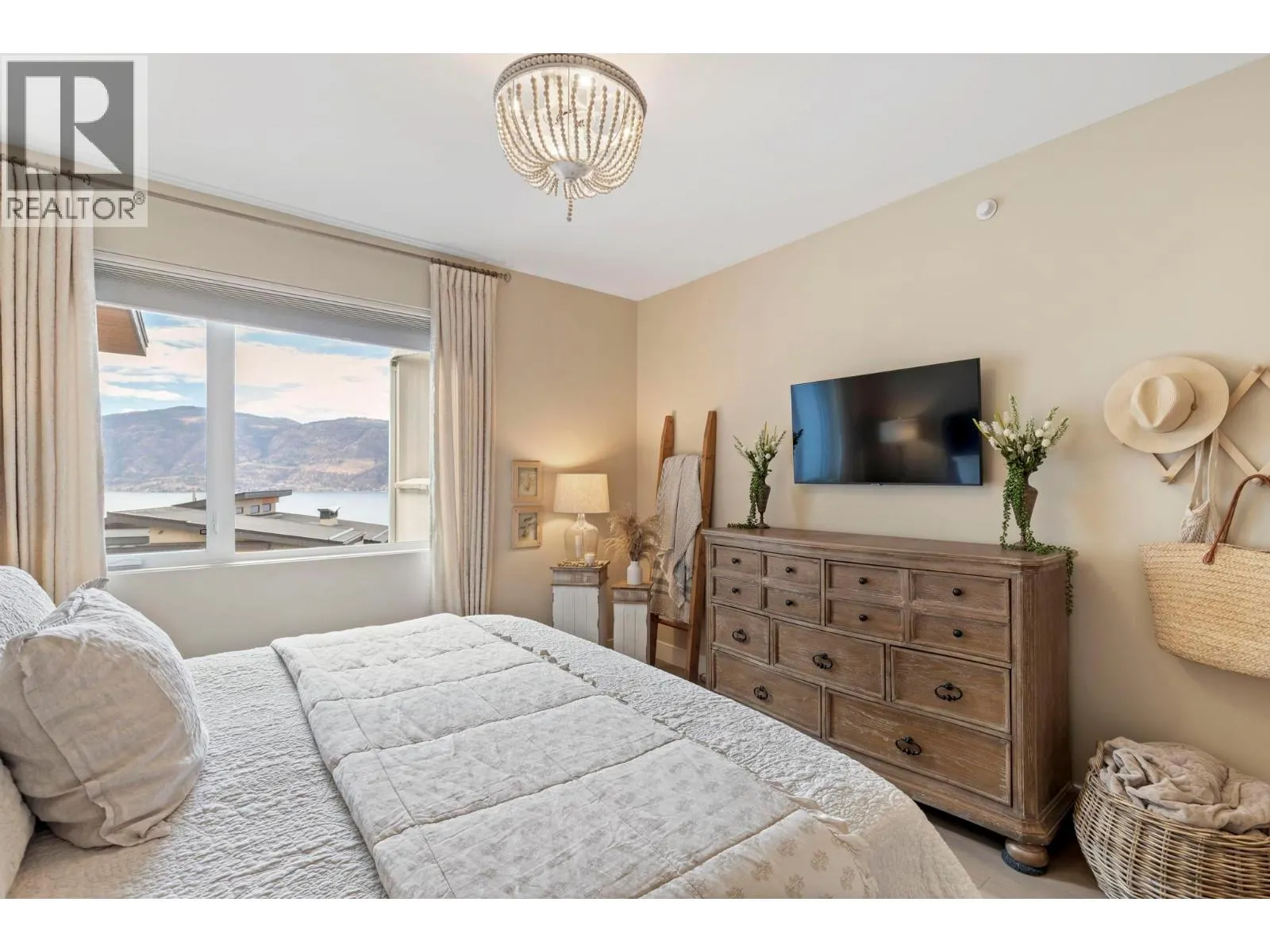 1768 Slateview Crescent