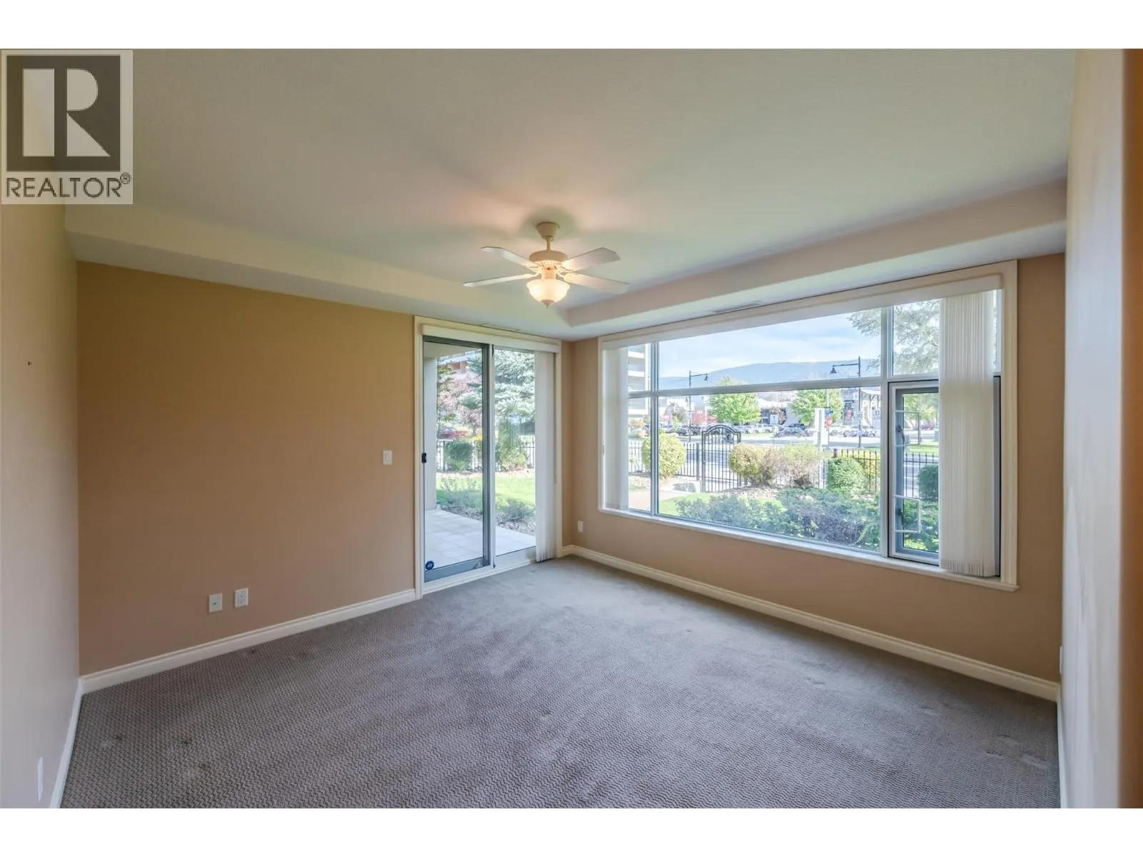 100 Lakeshore Drive W Unit# 115