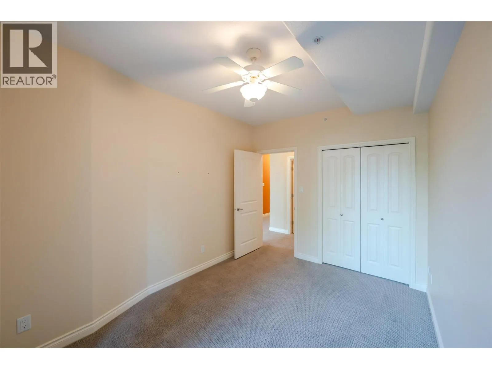 100 Lakeshore Drive W Unit# 115
