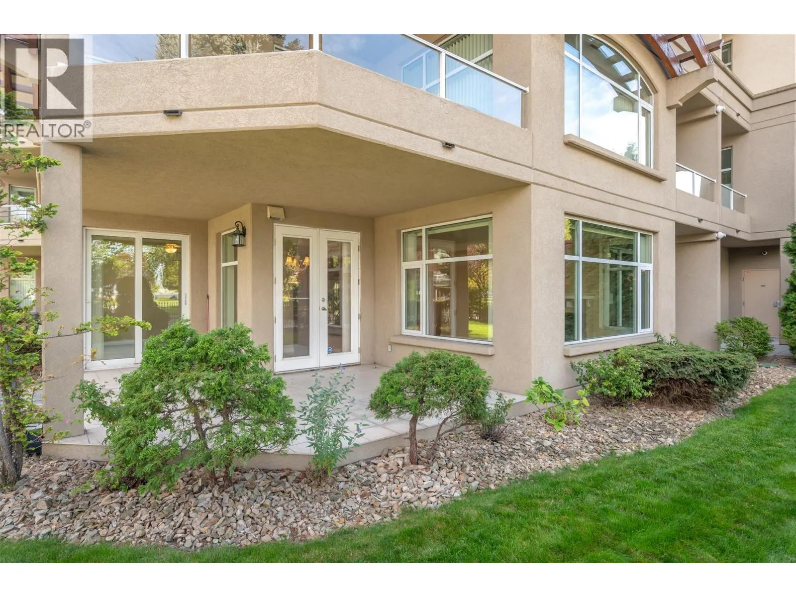 100 Lakeshore Drive W Unit# 115