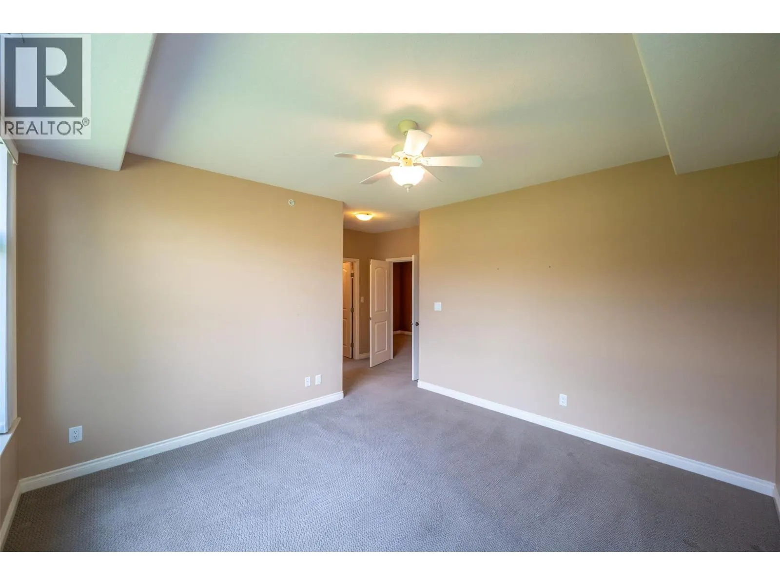 100 Lakeshore Drive W Unit# 115