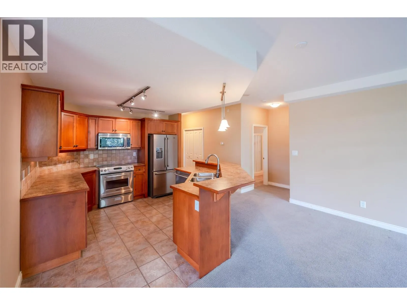 100 Lakeshore Drive W Unit# 115