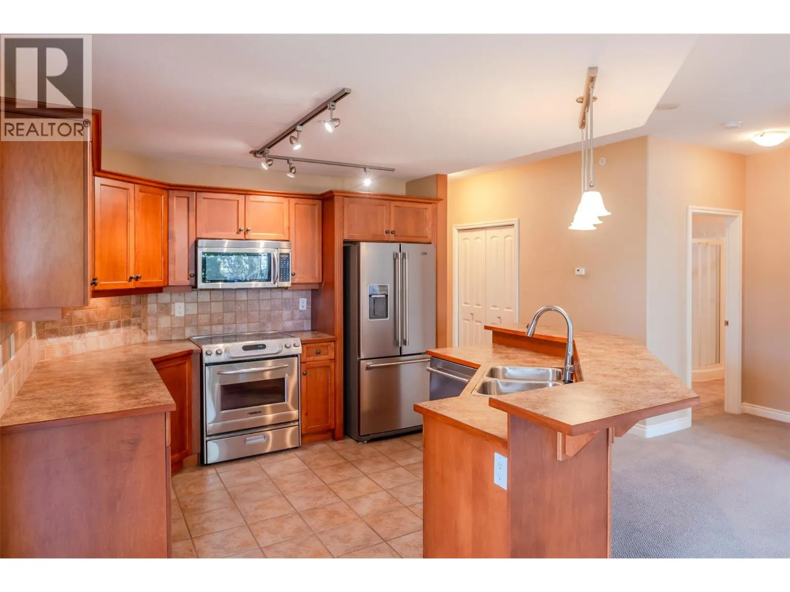 100 Lakeshore Drive W Unit# 115