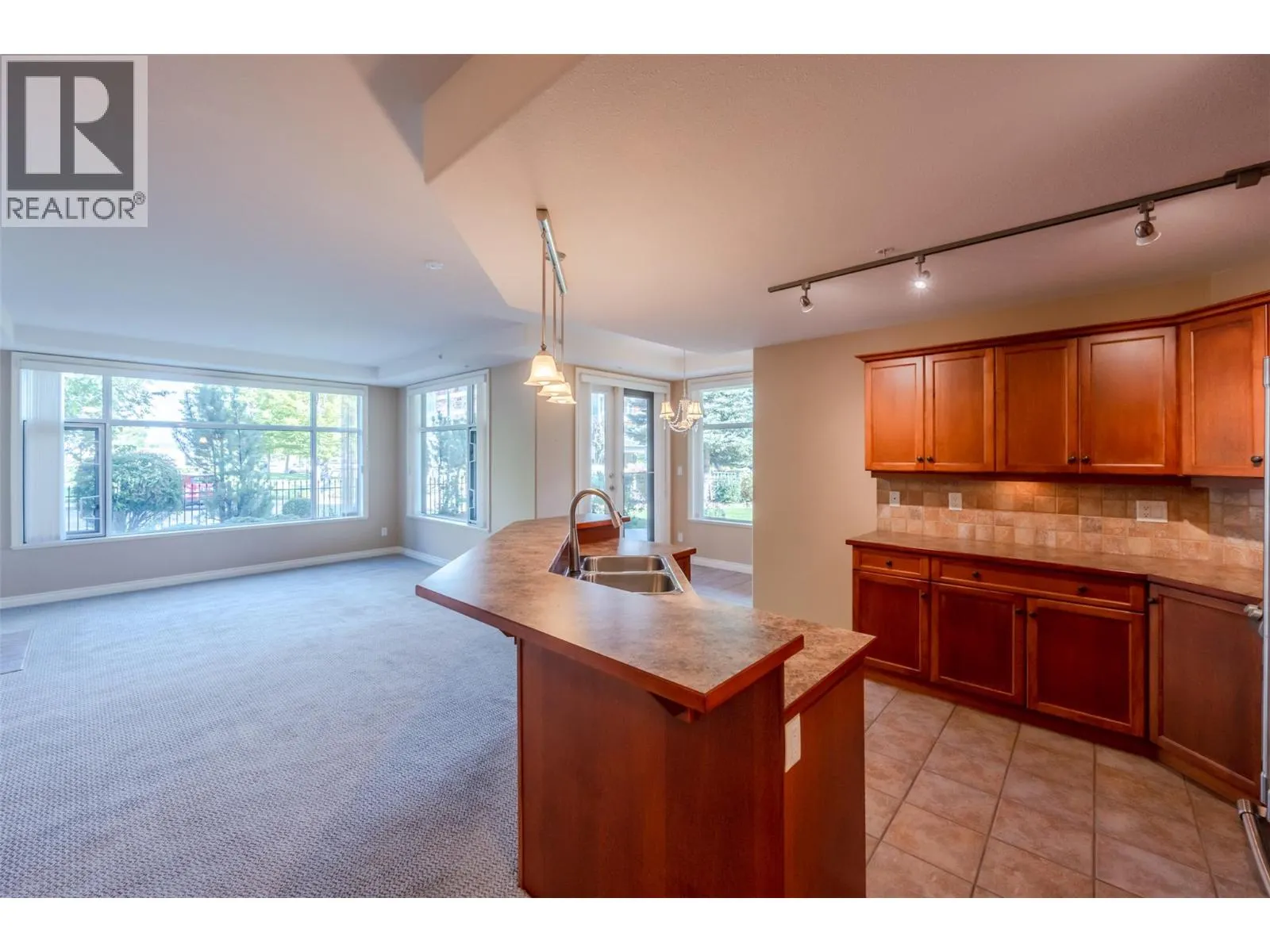 100 Lakeshore Drive W Unit# 115