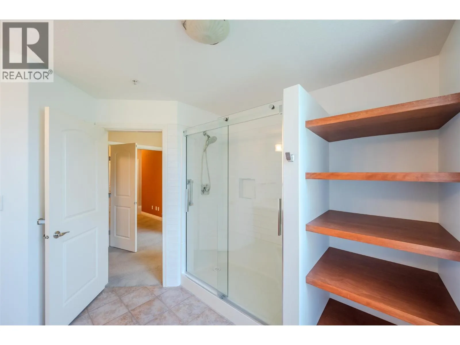 100 Lakeshore Drive W Unit# 115