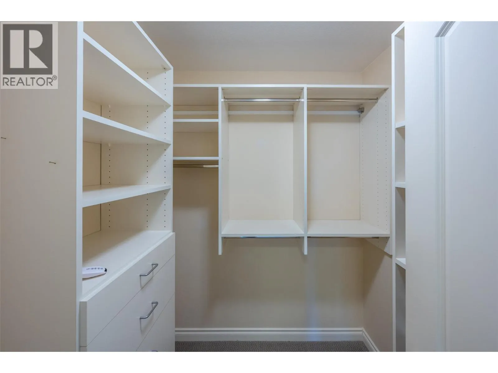 100 Lakeshore Drive W Unit# 115