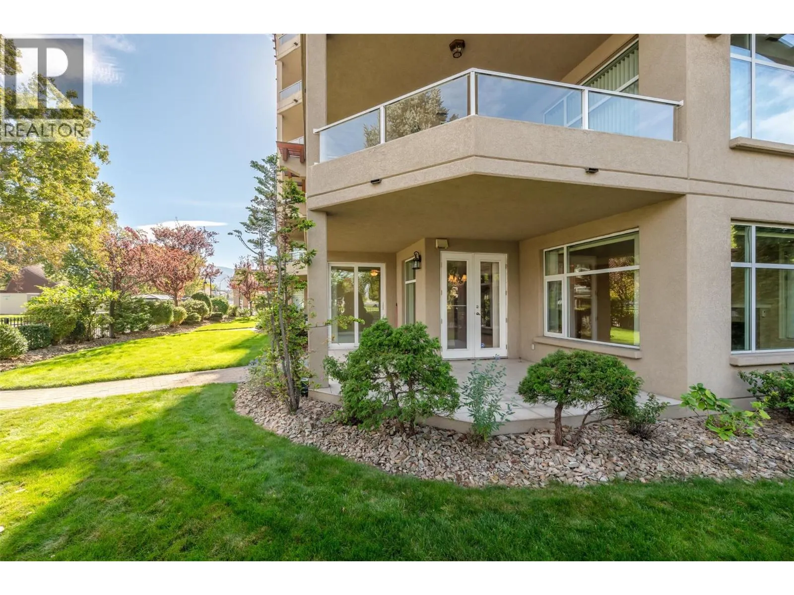 100 Lakeshore Drive W Unit# 115