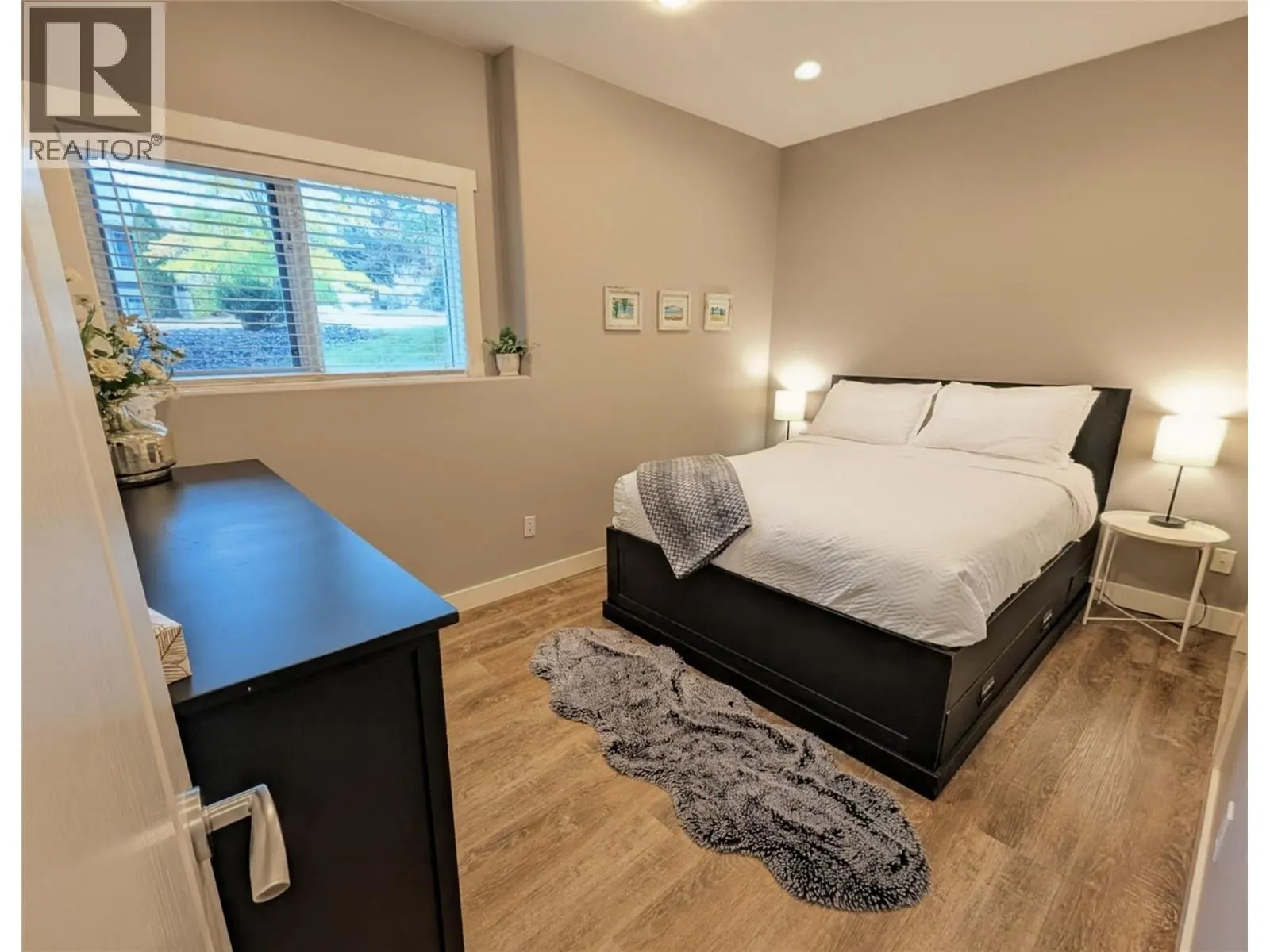 2086 Sunview Drive