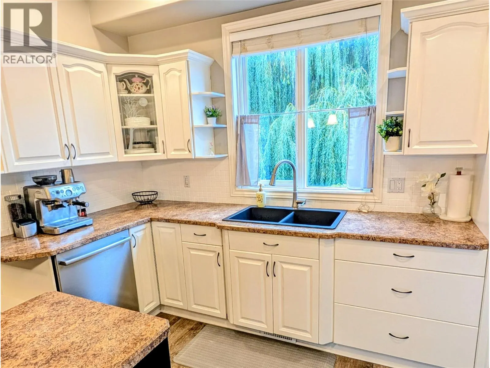 2086 Sunview Drive