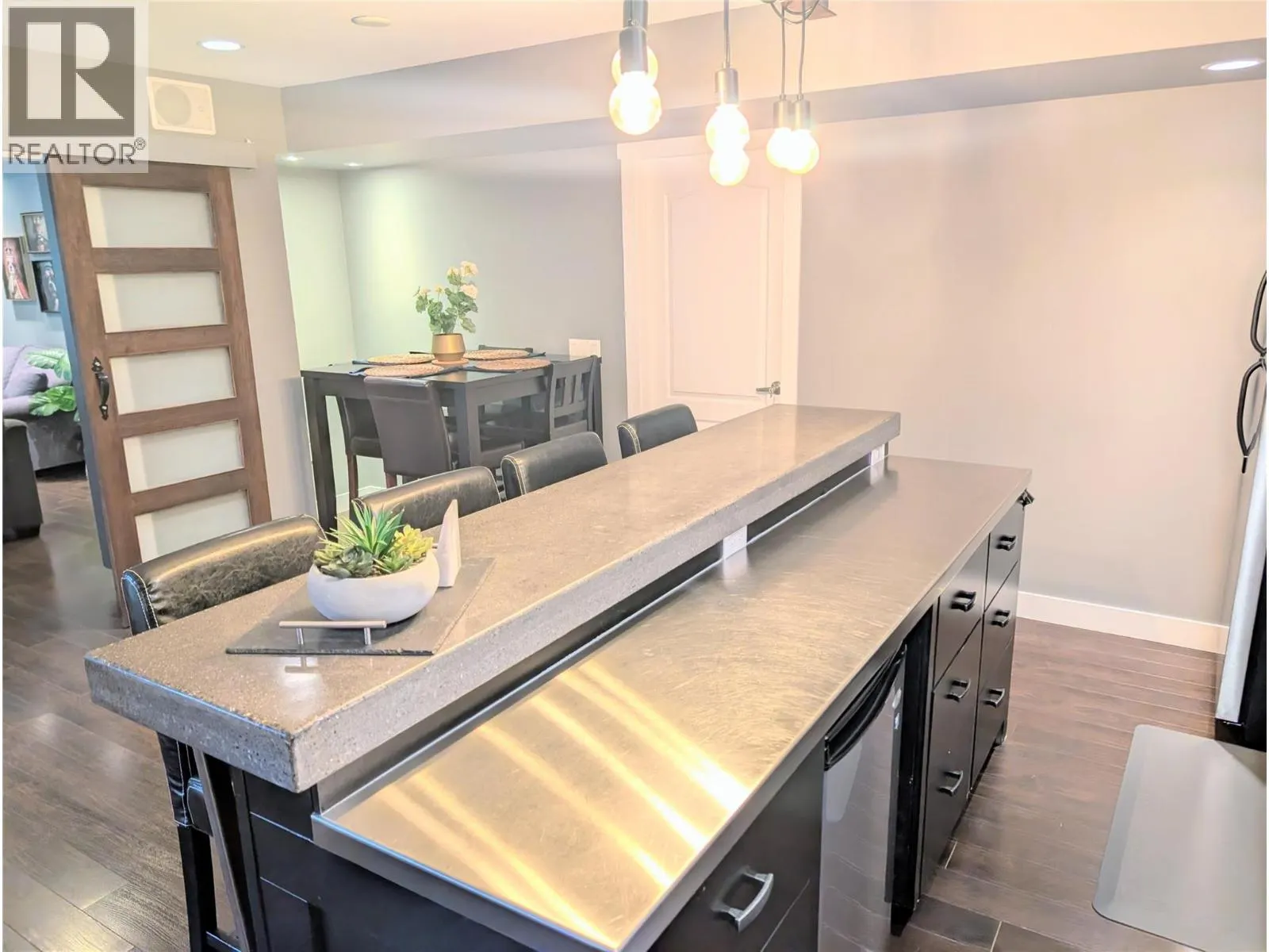 2086 Sunview Drive