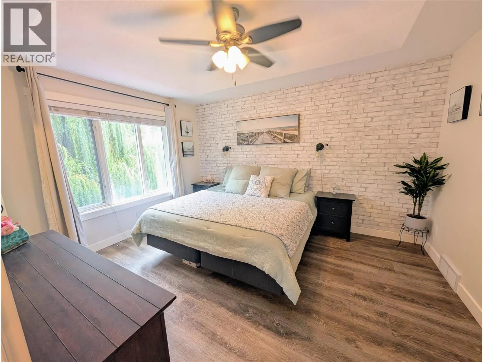2086 Sunview Drive