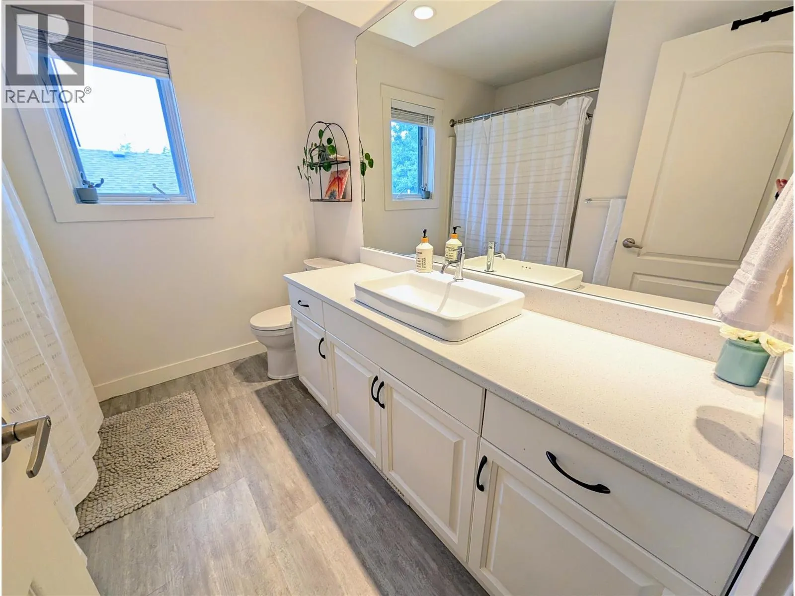 2086 Sunview Drive
