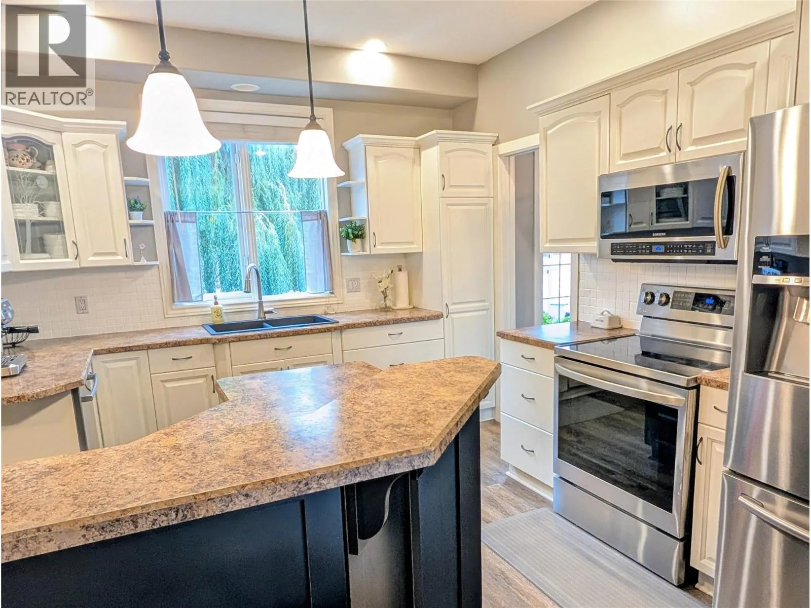 2086 Sunview Drive
