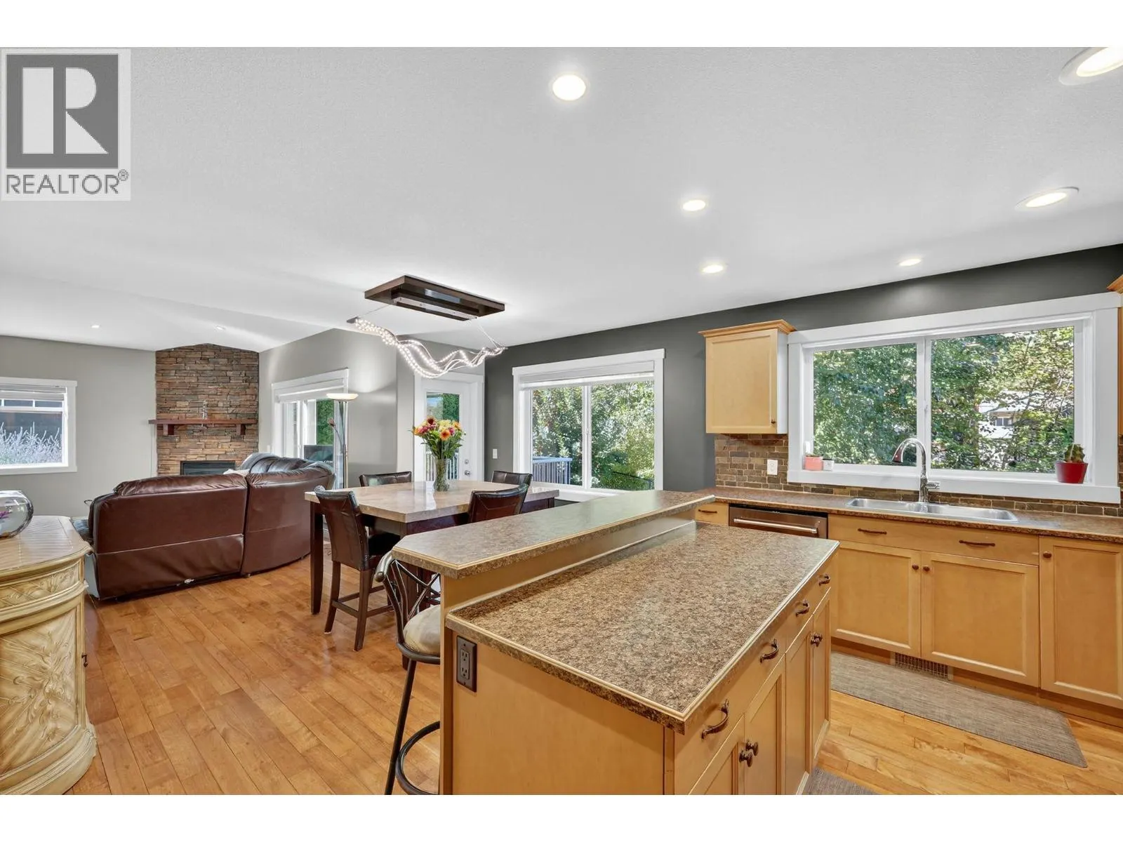 2157 Shelby Crescent