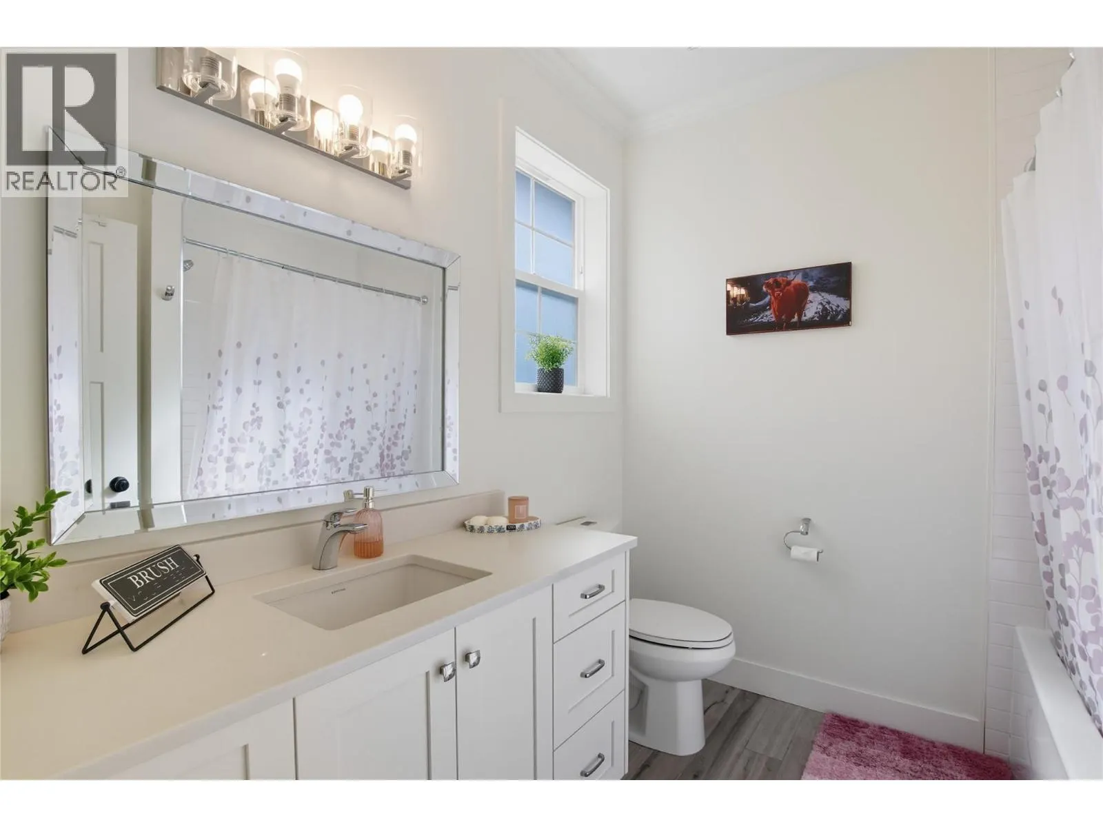 1553 EMERALD Drive