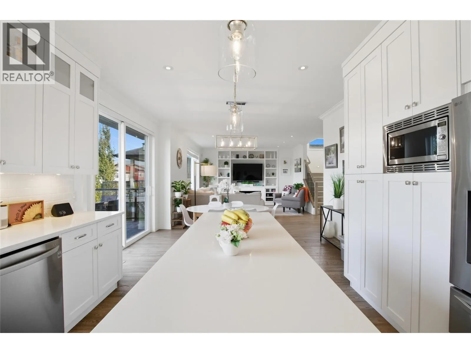 1553 EMERALD Drive