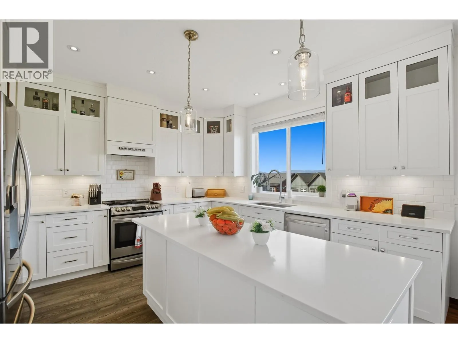 1553 EMERALD Drive