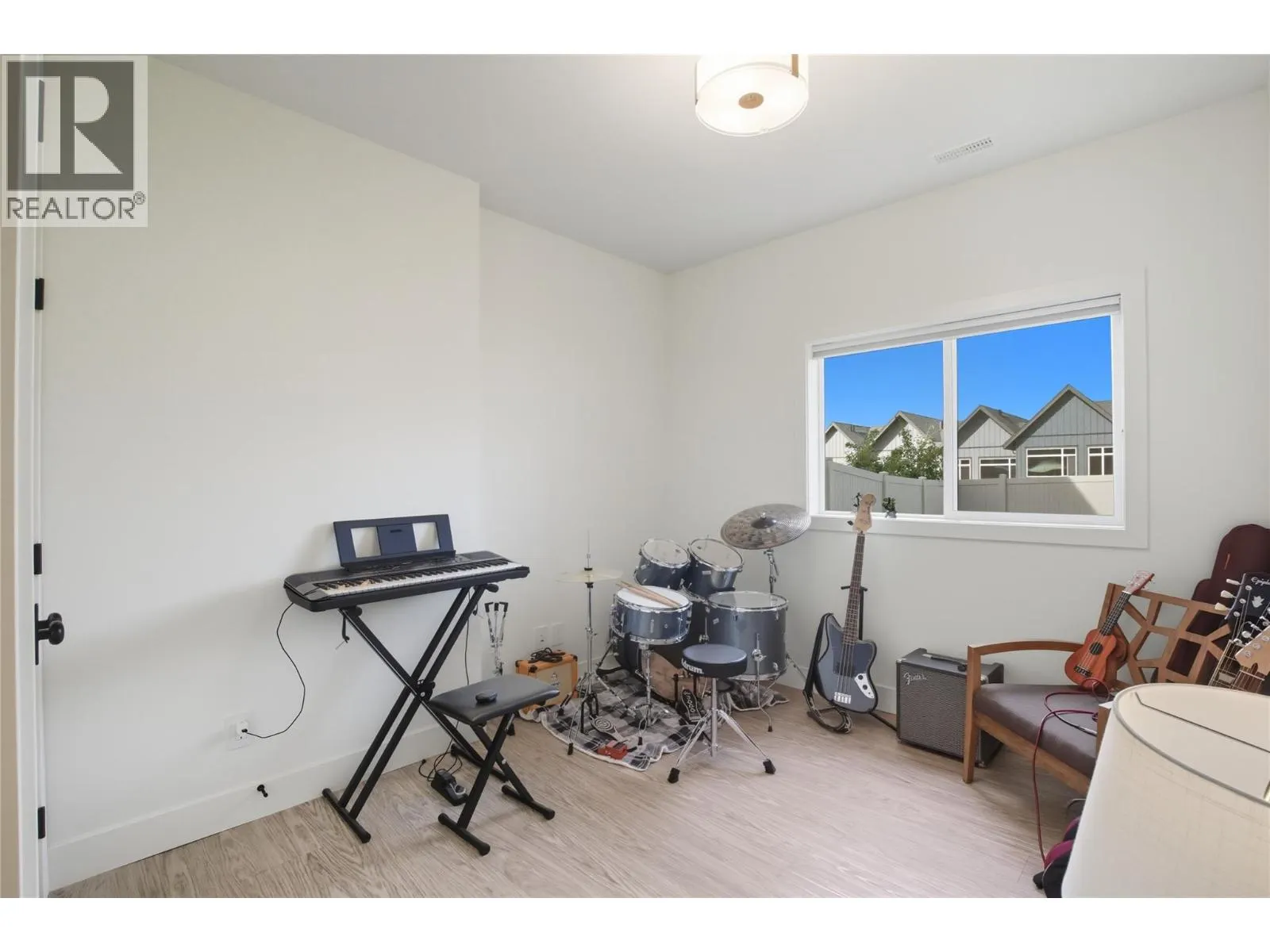 1553 EMERALD Drive