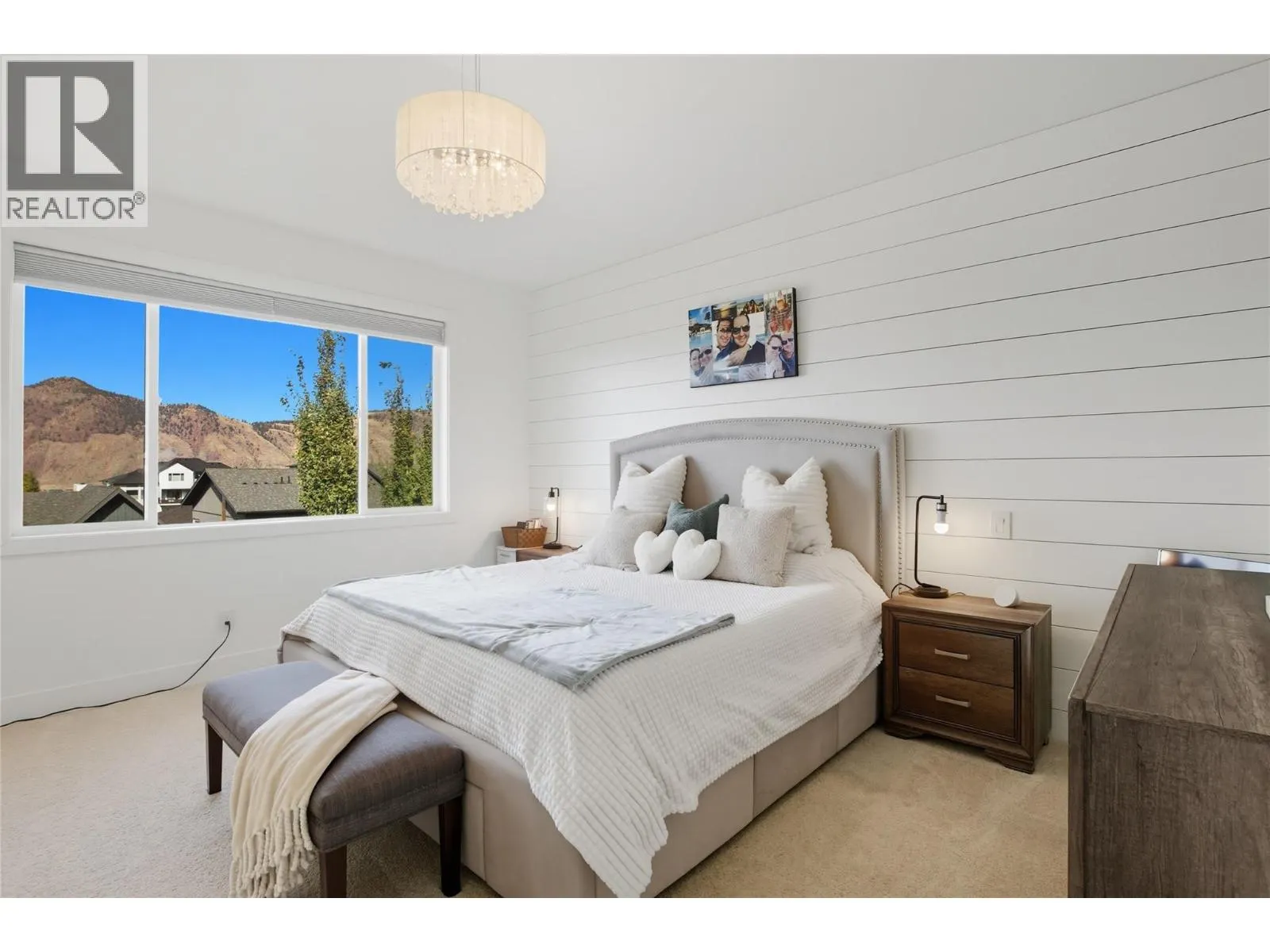 1553 EMERALD Drive