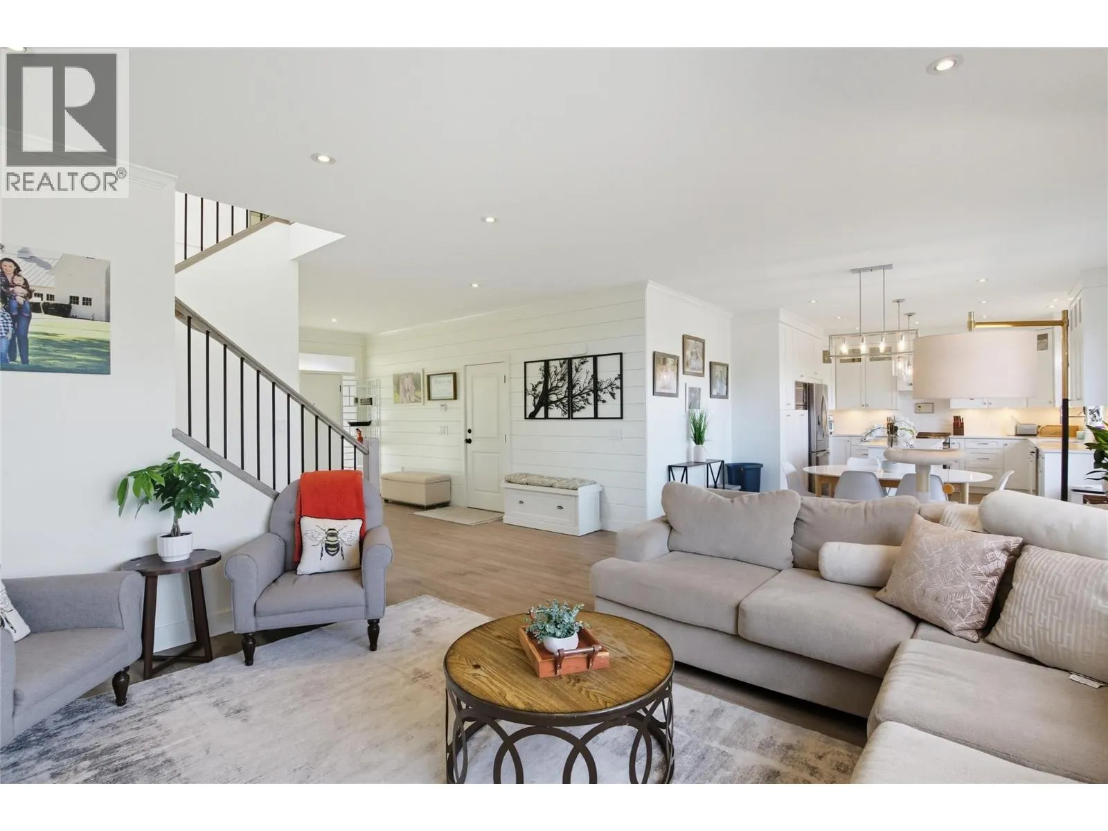 1553 EMERALD Drive