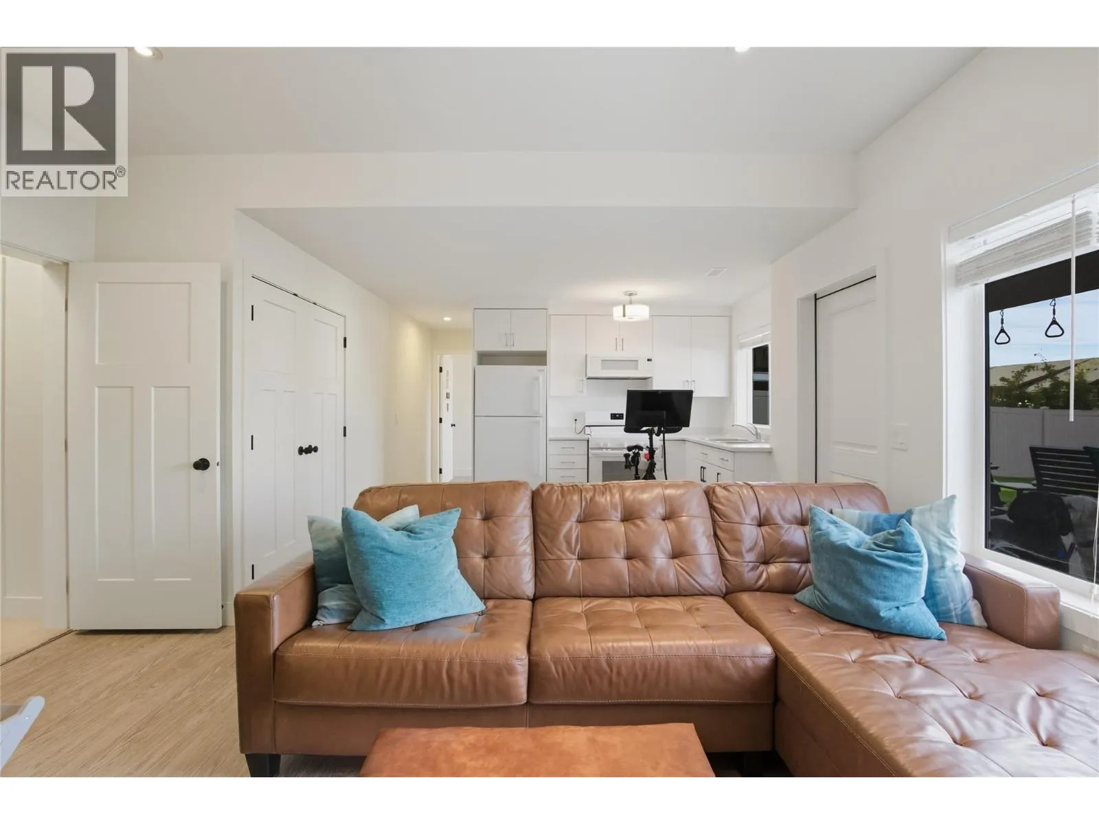 1553 EMERALD Drive