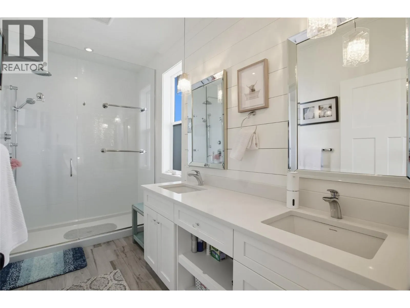 1553 EMERALD Drive
