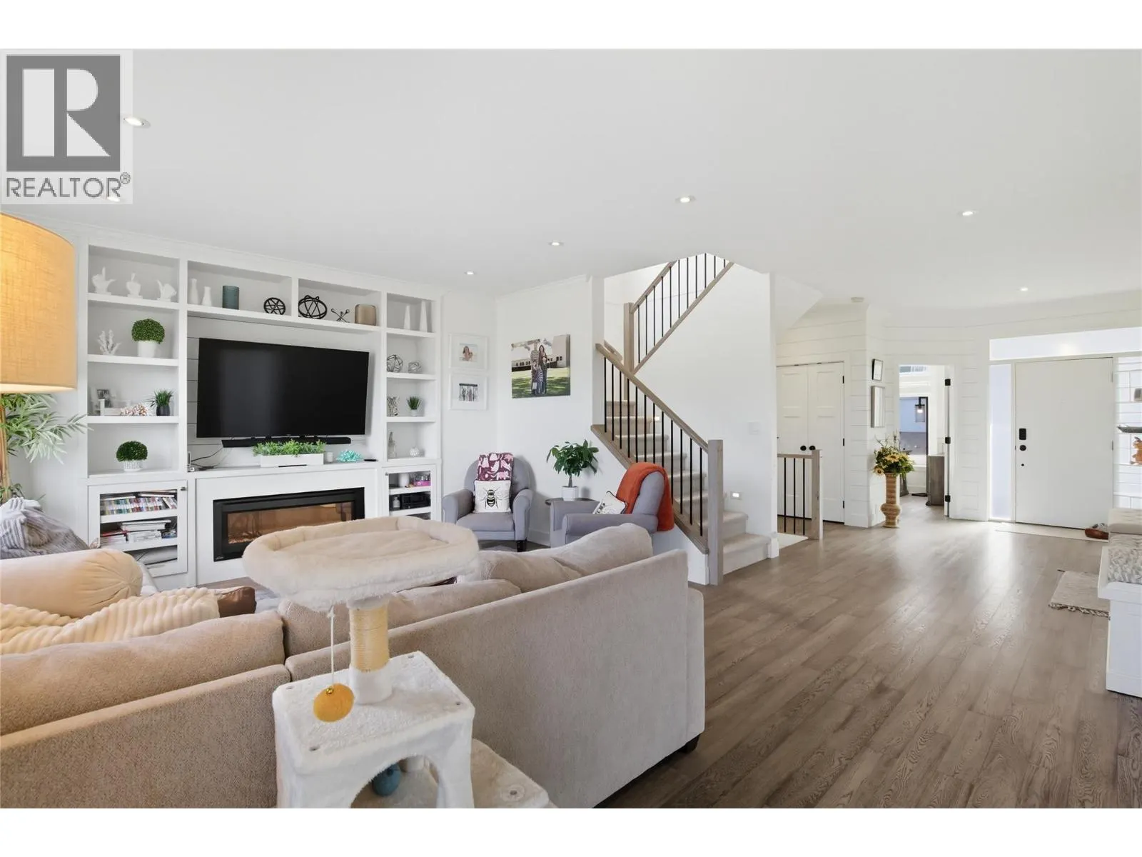 1553 EMERALD Drive