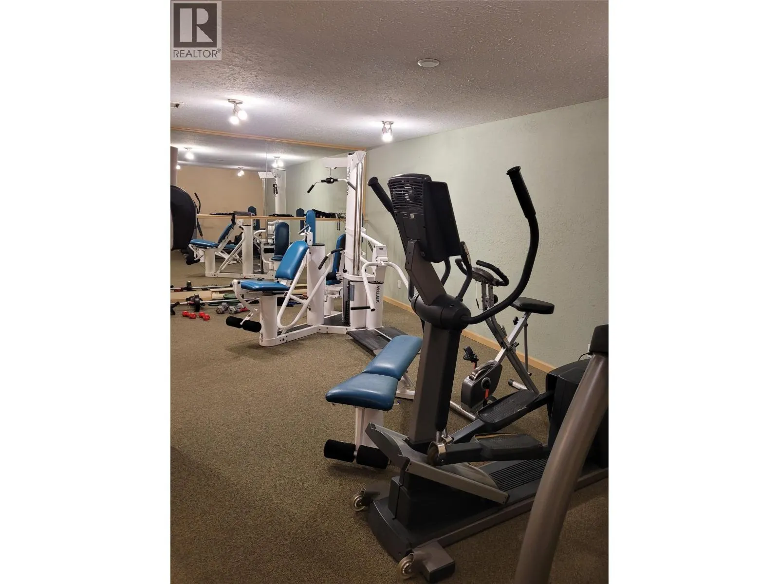 555 DALGLEISH Drive Unit# 401