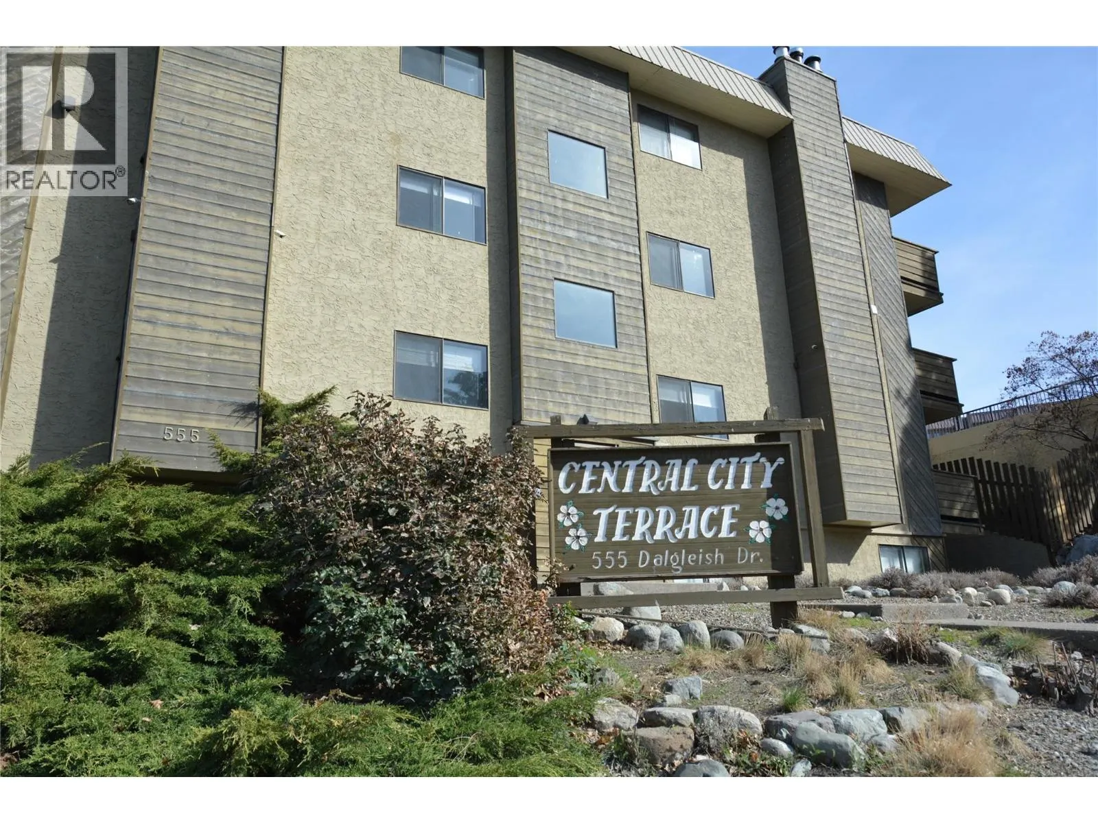 555 DALGLEISH Drive Unit# 401