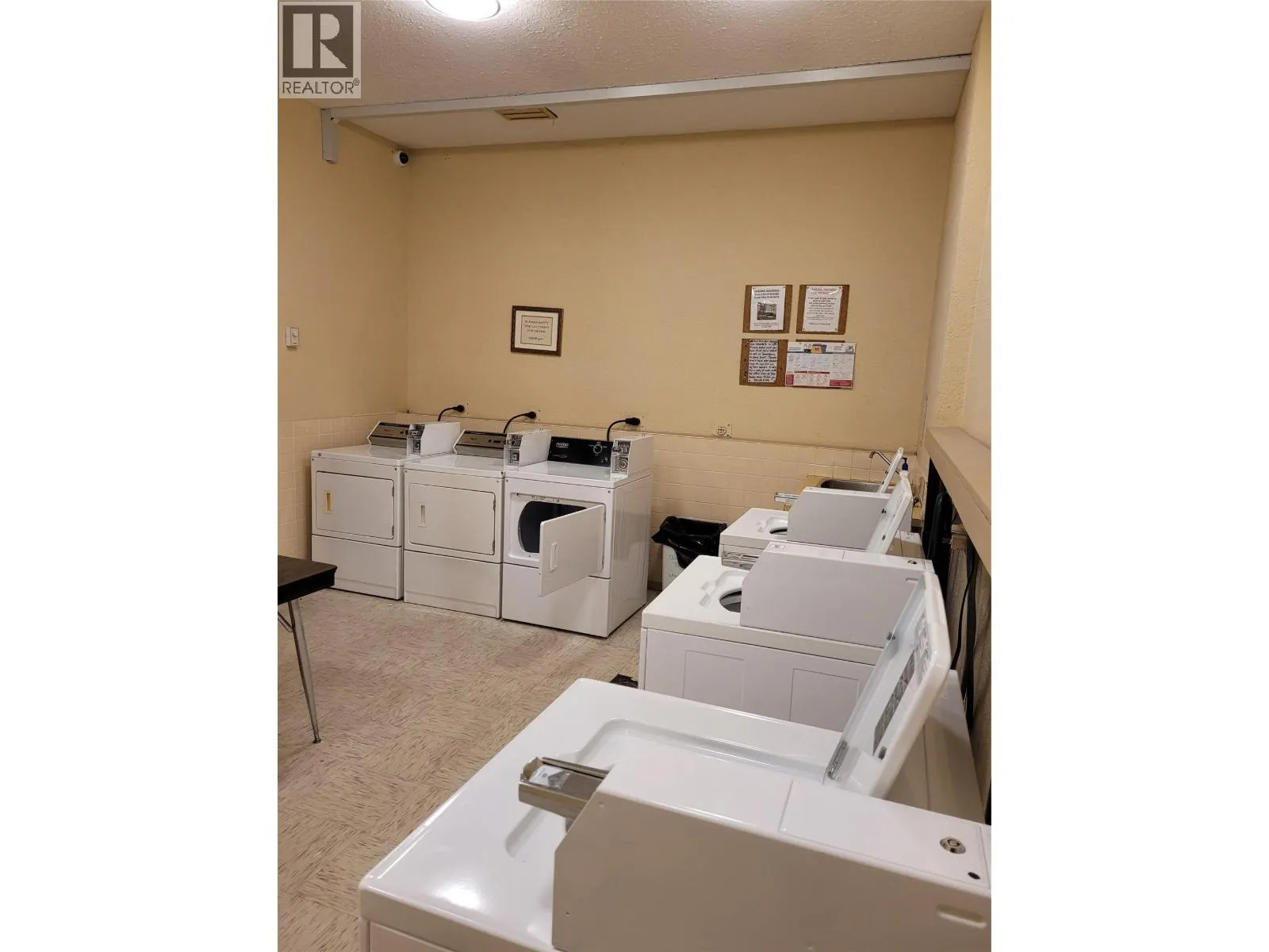 555 DALGLEISH Drive Unit# 401