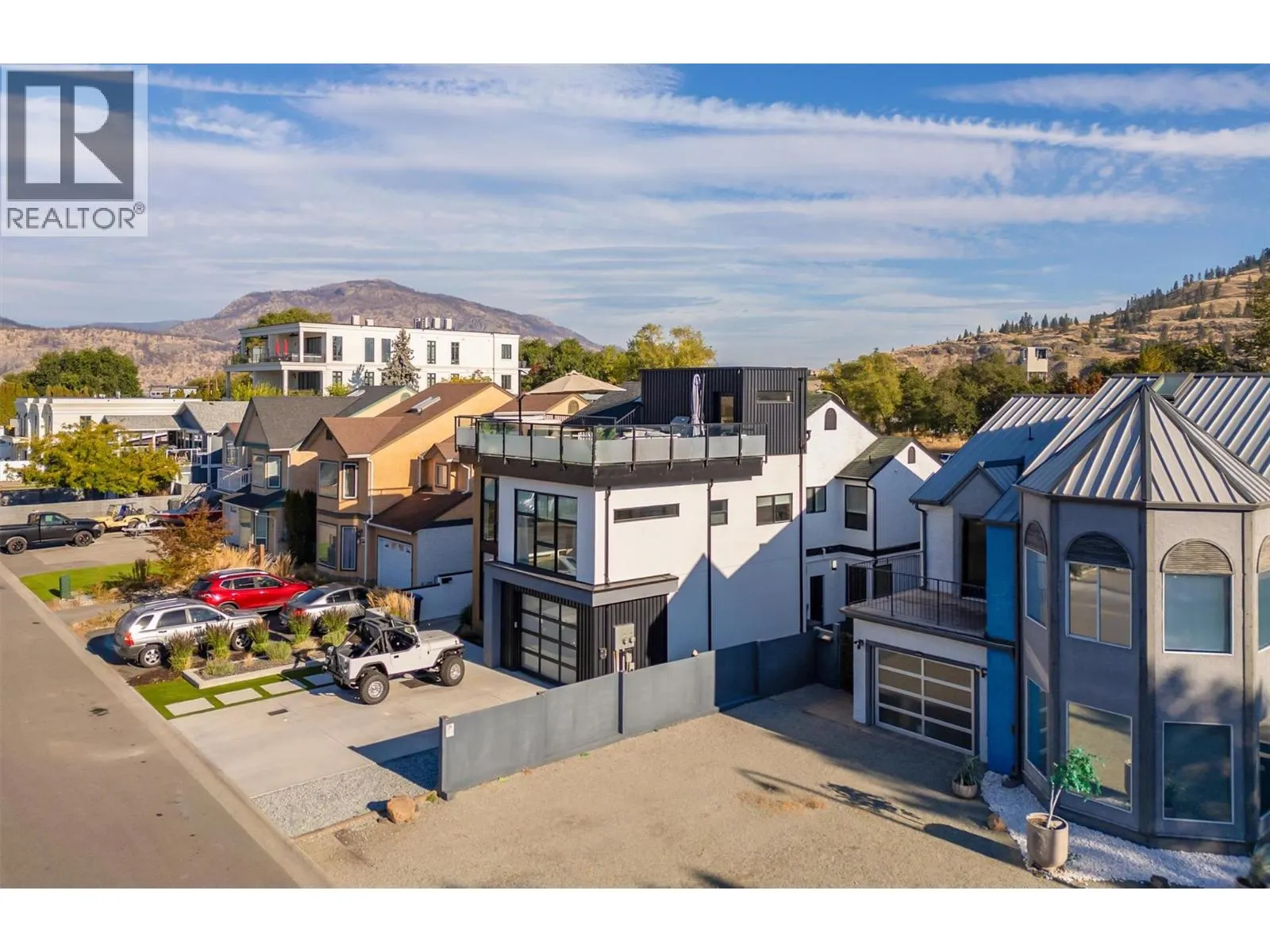 985 Manhattan Drive