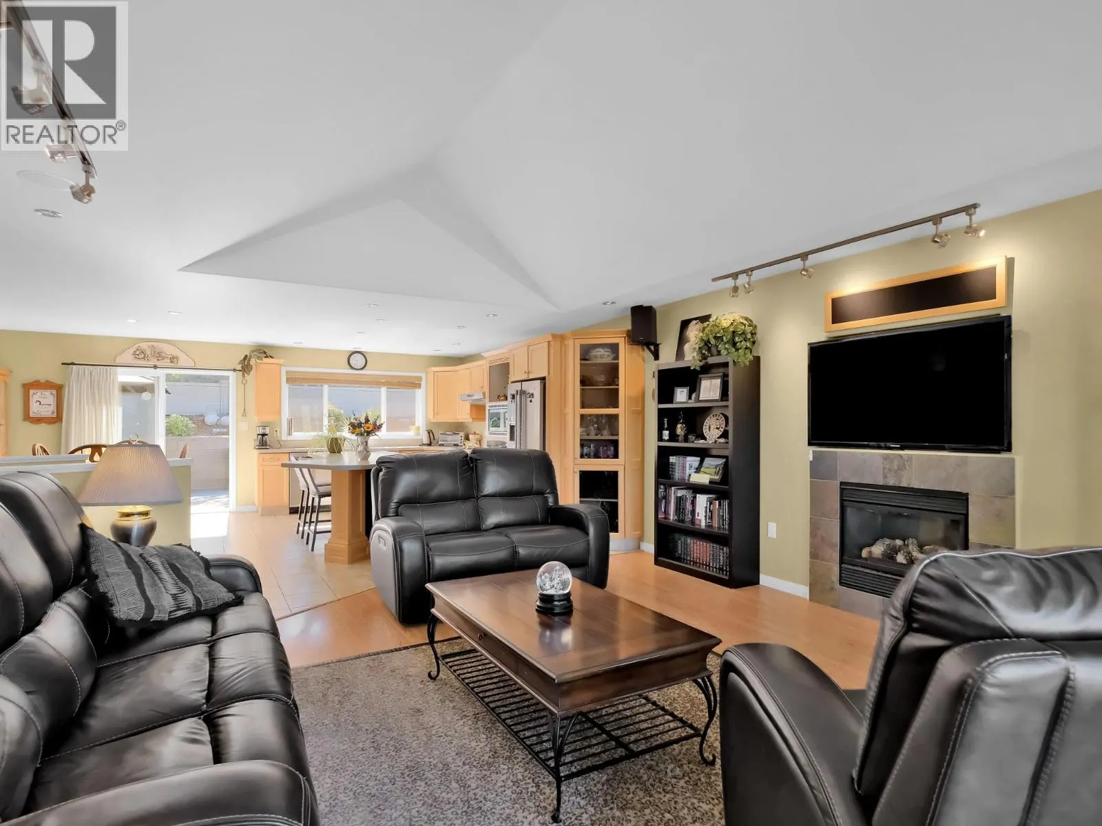 695 Pineview Road Unit# 102