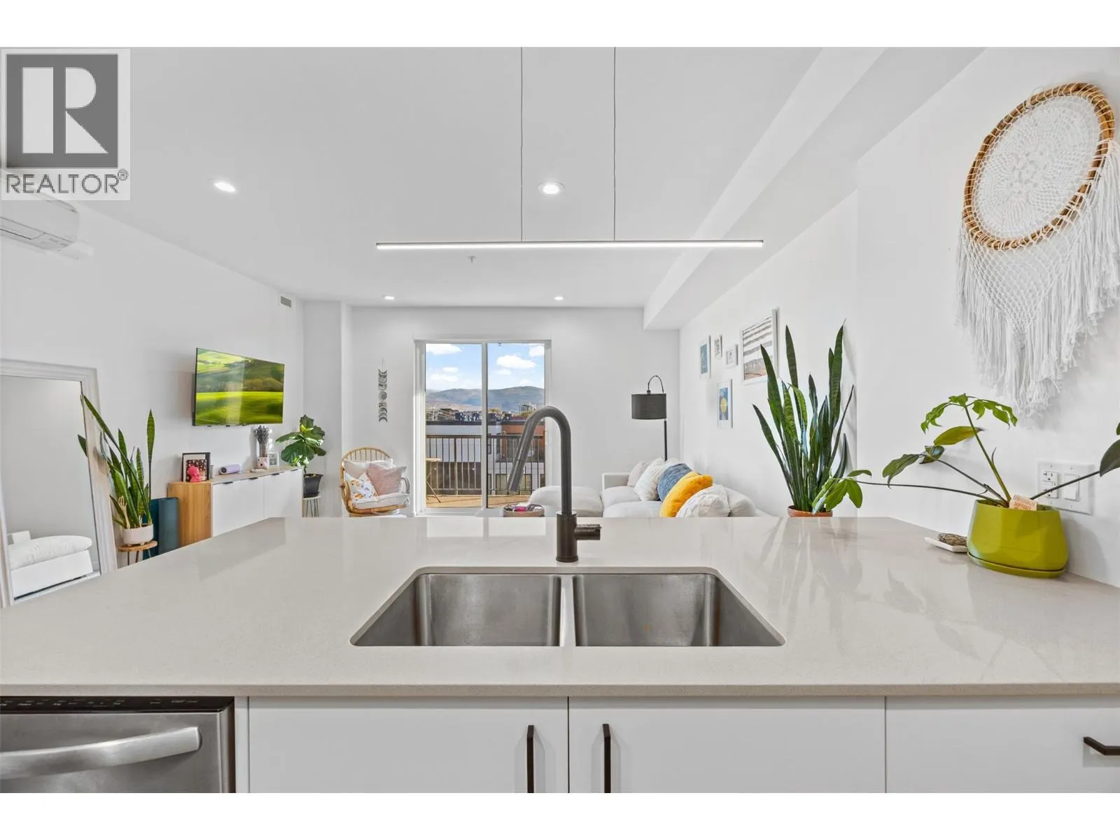 660 Cawston Avenue Unit# 405
