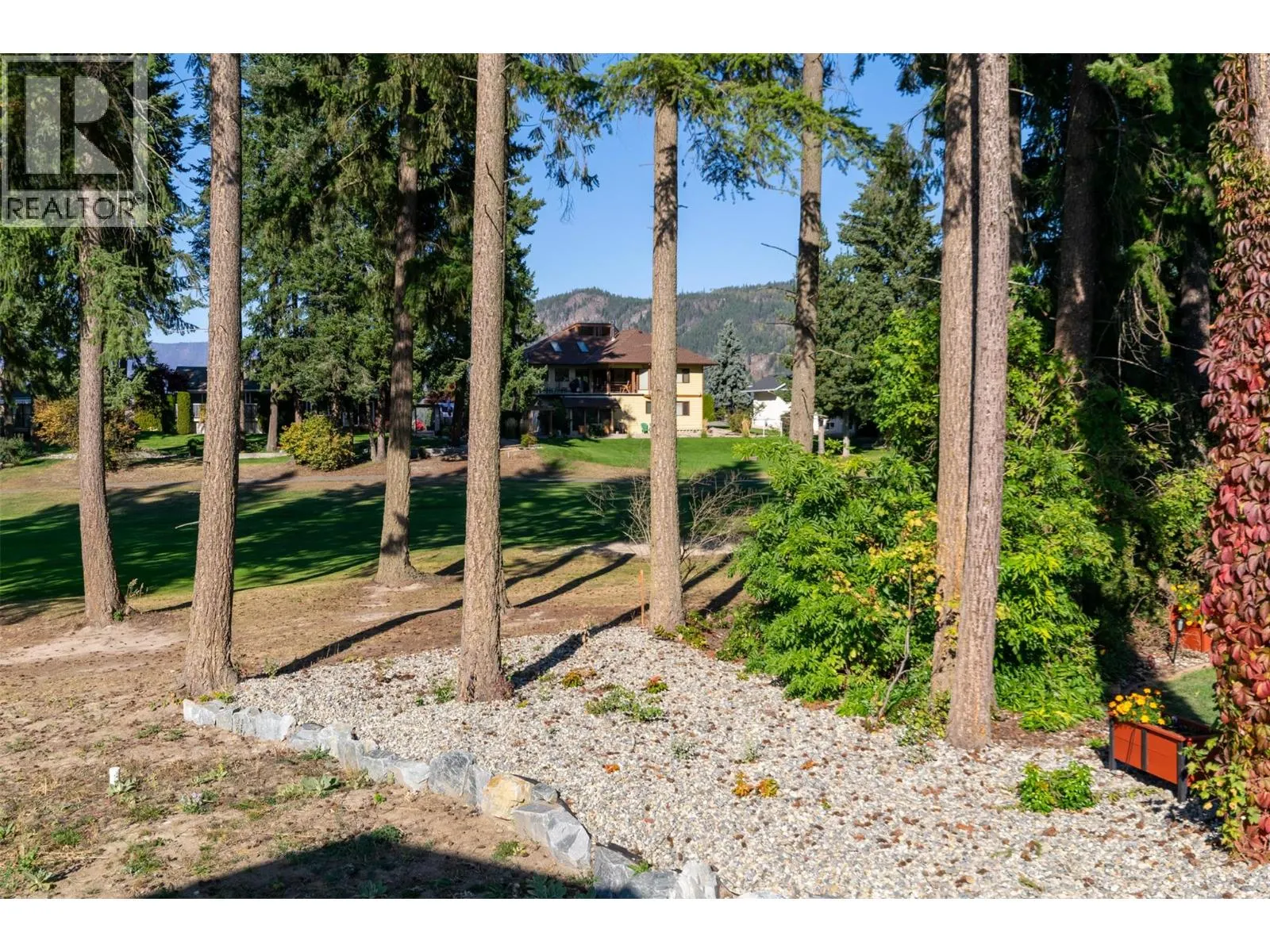 2520 Golf View Crescent