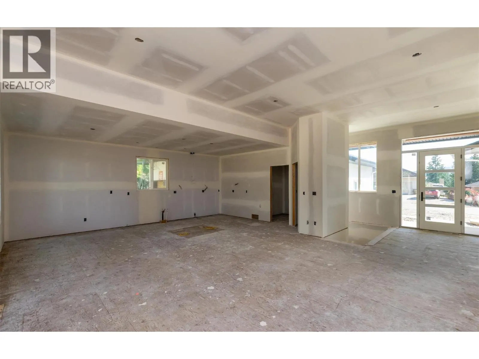 2520 Golf View Crescent
