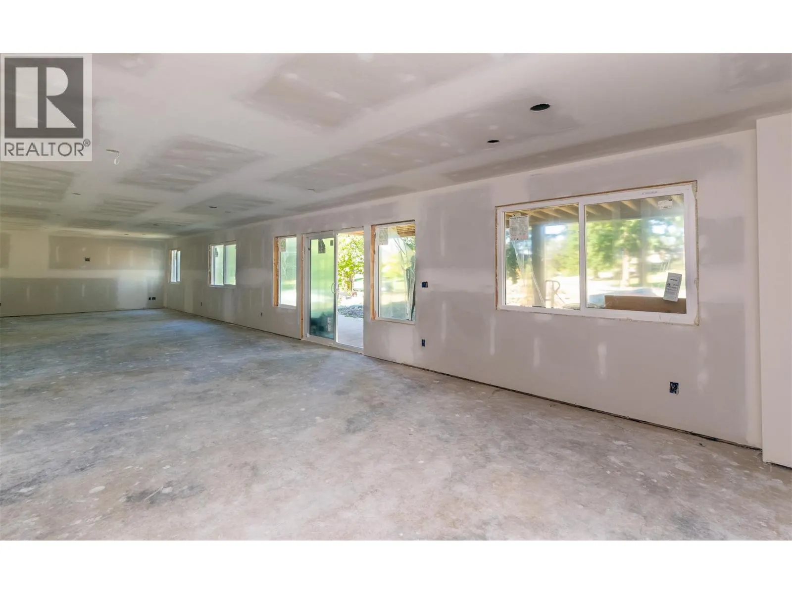 2520 Golf View Crescent