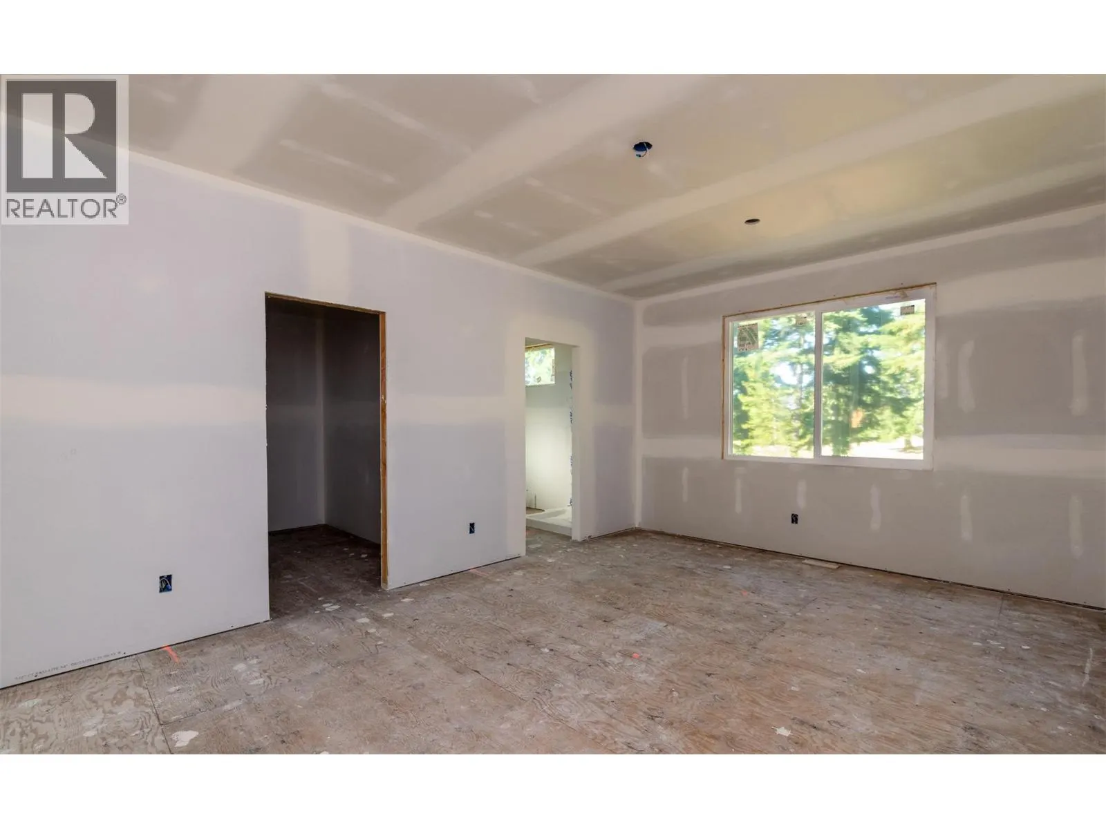 2520 Golf View Crescent