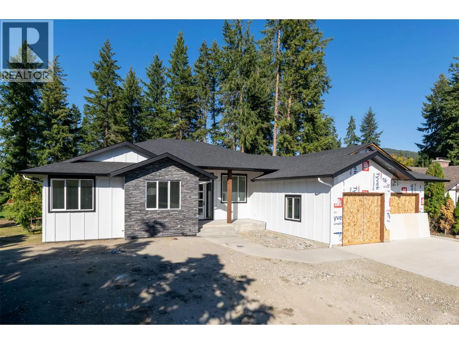 2520 Golf View Crescent