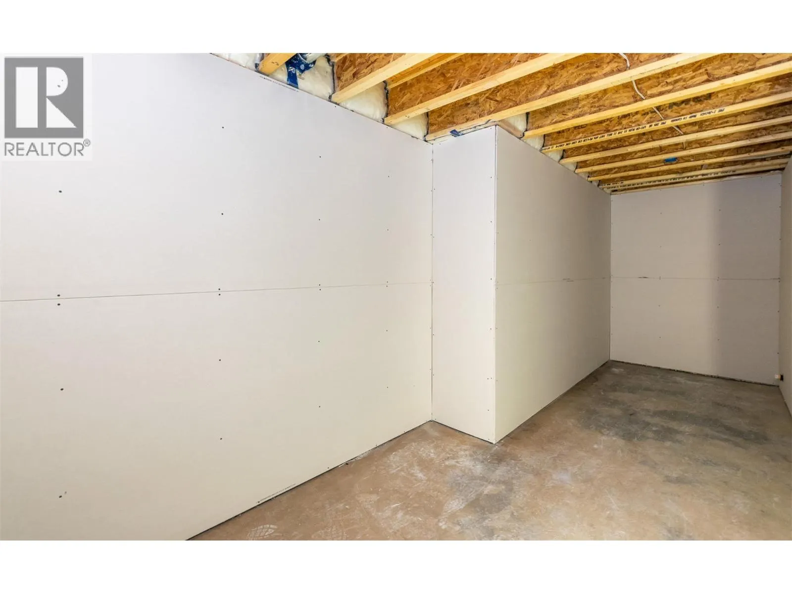 2520 Golf View Crescent