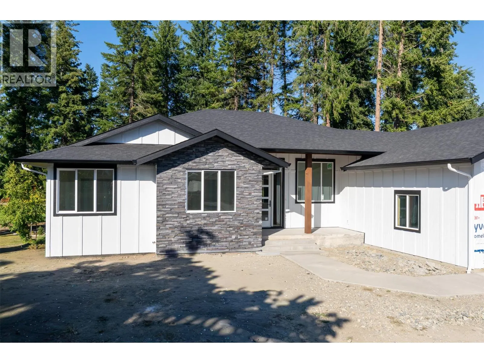 2520 Golf View Crescent