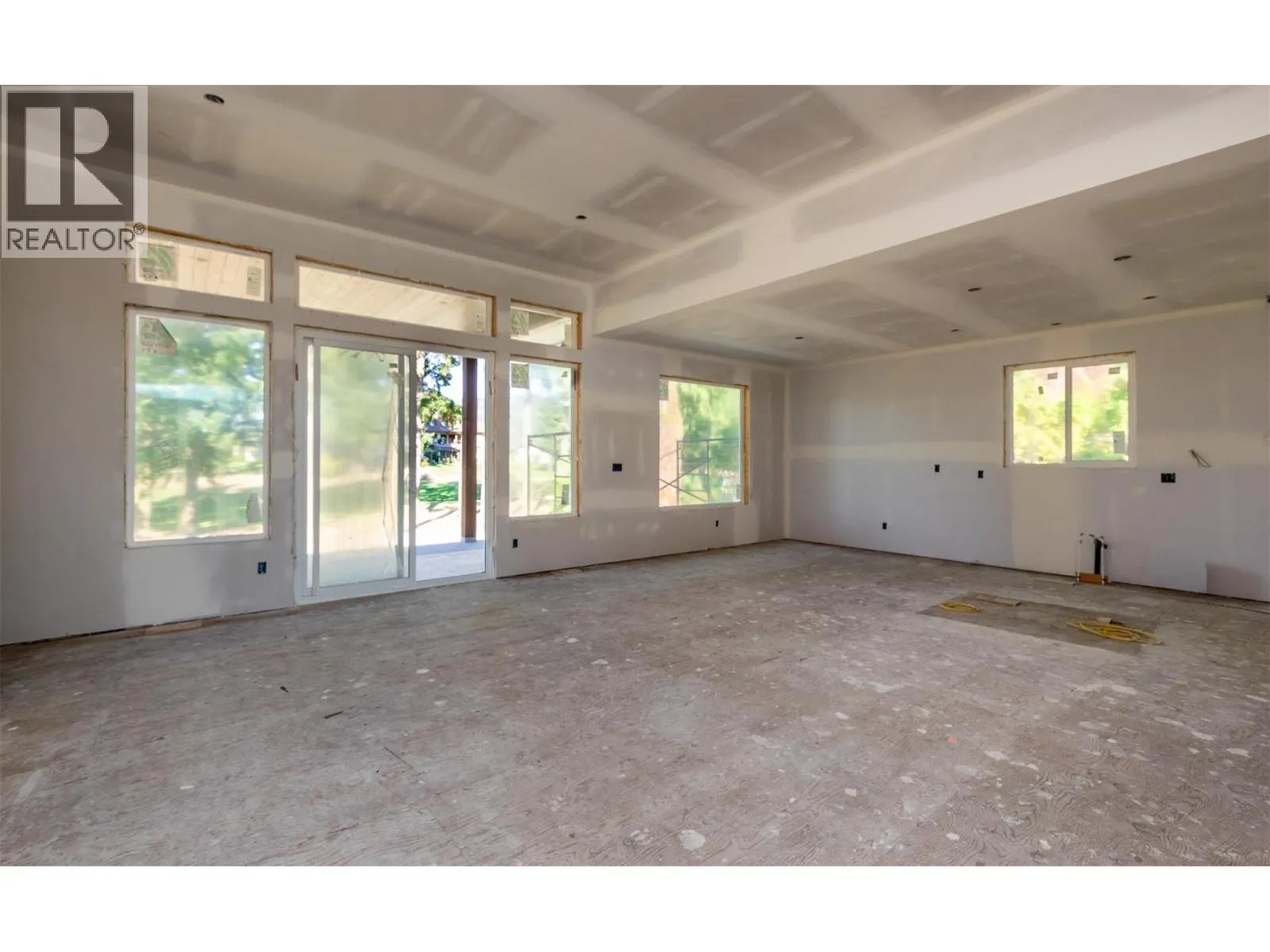 2520 Golf View Crescent