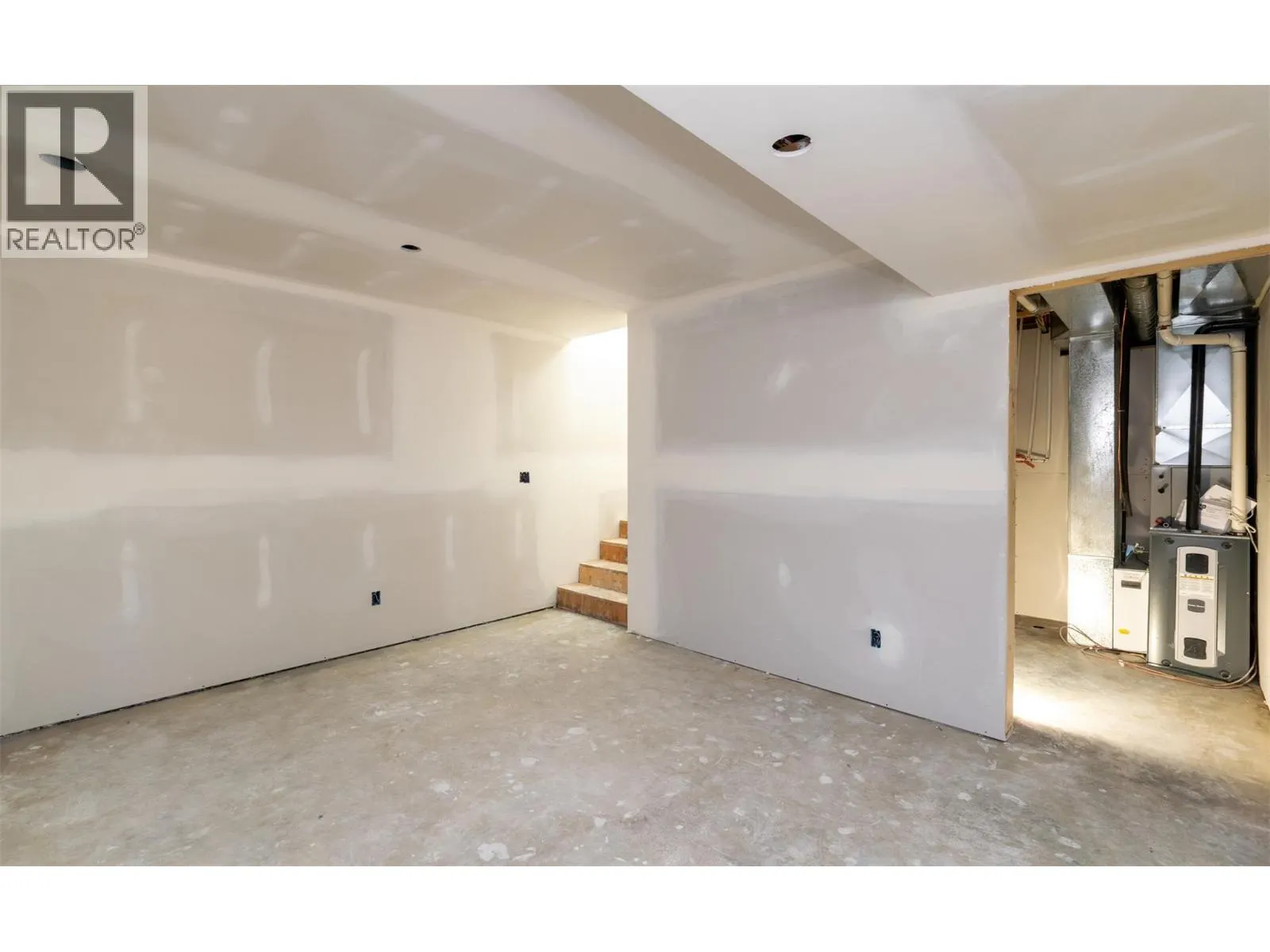 2520 Golf View Crescent