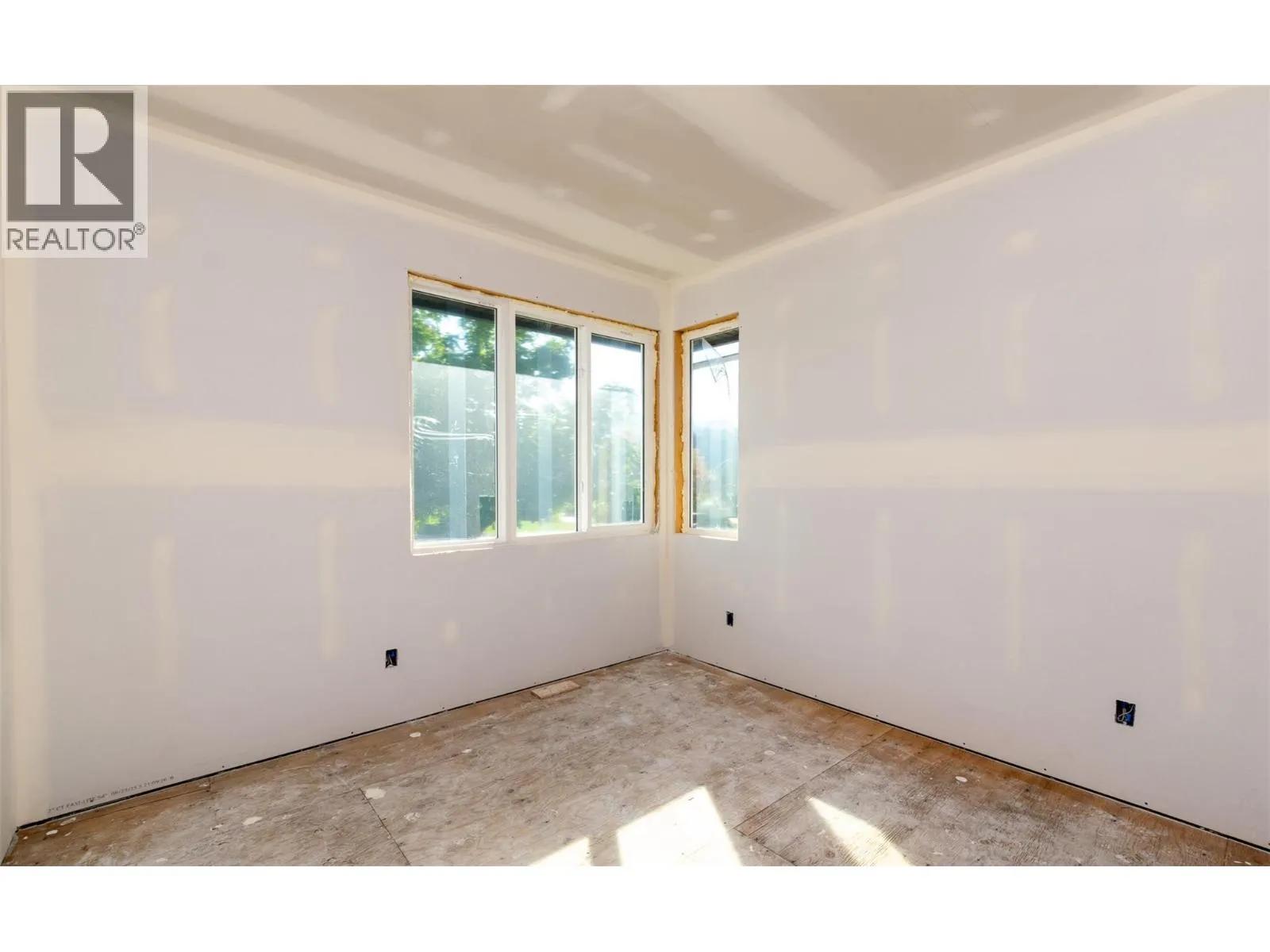 2520 Golf View Crescent